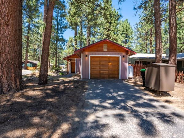 861 Stanford Avenue, South Lake Tahoe, CA 96150