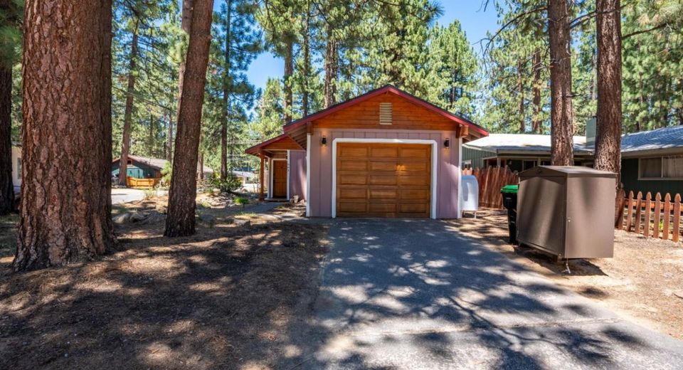 861 Stanford Avenue, South Lake Tahoe, CA 96150 Photo