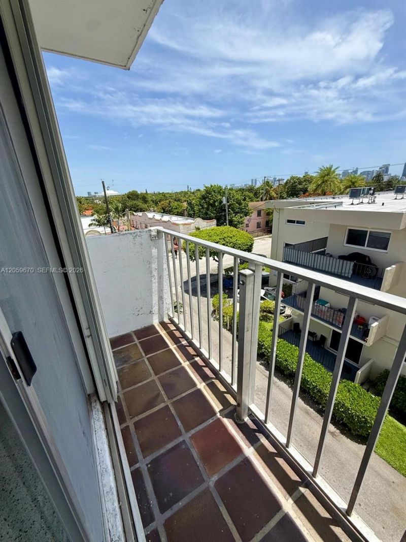 1736 SW 19th St , Unit 404, Miami, FL 33145 Photo