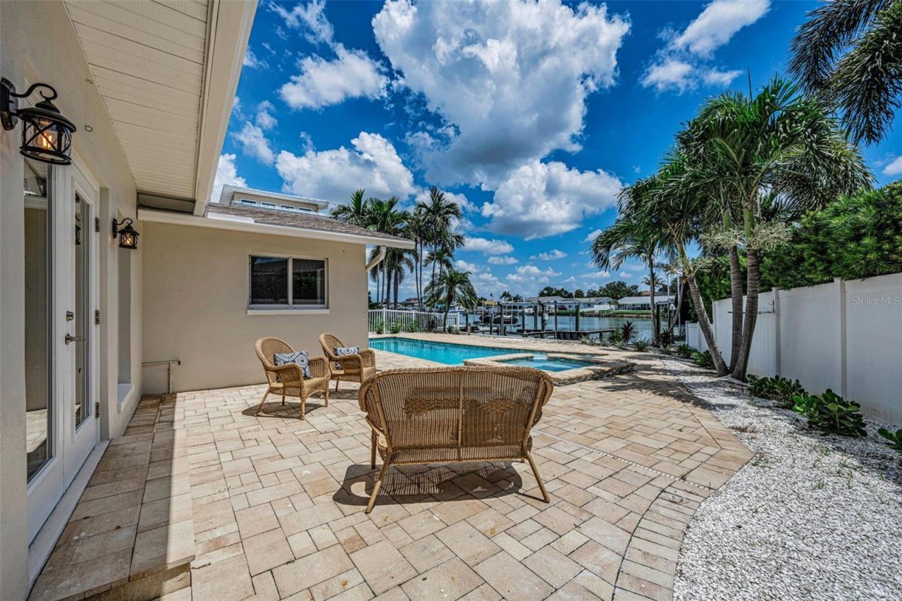 7901 10th Avenue S, Saint Petersburg, FL 33707 Photo