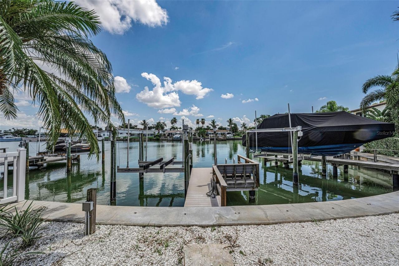 7901 10th Avenue S, Saint Petersburg, FL 33707 Photo