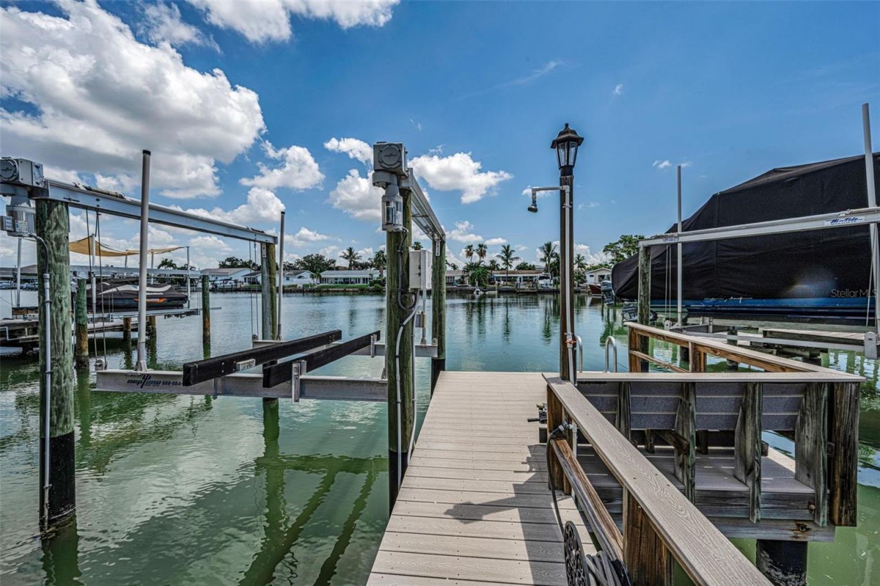 7901 10th Avenue S, Saint Petersburg, FL 33707 Photo