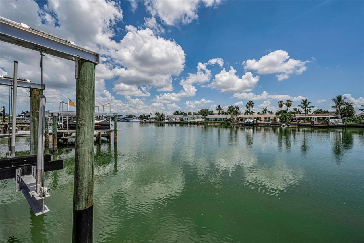 7901 10th Avenue S, Saint Petersburg, FL 33707 Photo