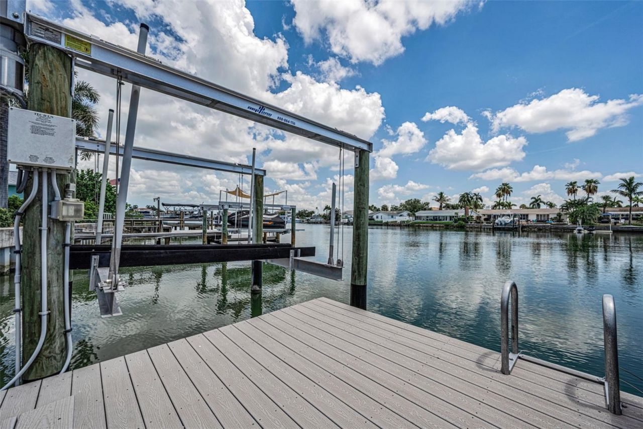 7901 10th Avenue S, Saint Petersburg, FL 33707 Photo