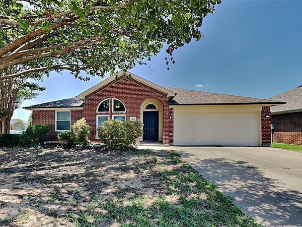 2014 Wahoo Drive, Mansfield, TX 76063