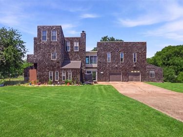 6039 Bear Creek Drive E, Fort Worth, TX 76126
