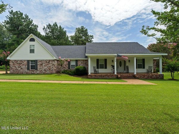 768 Lake Boulevard, Vicksburg, MS 39180
