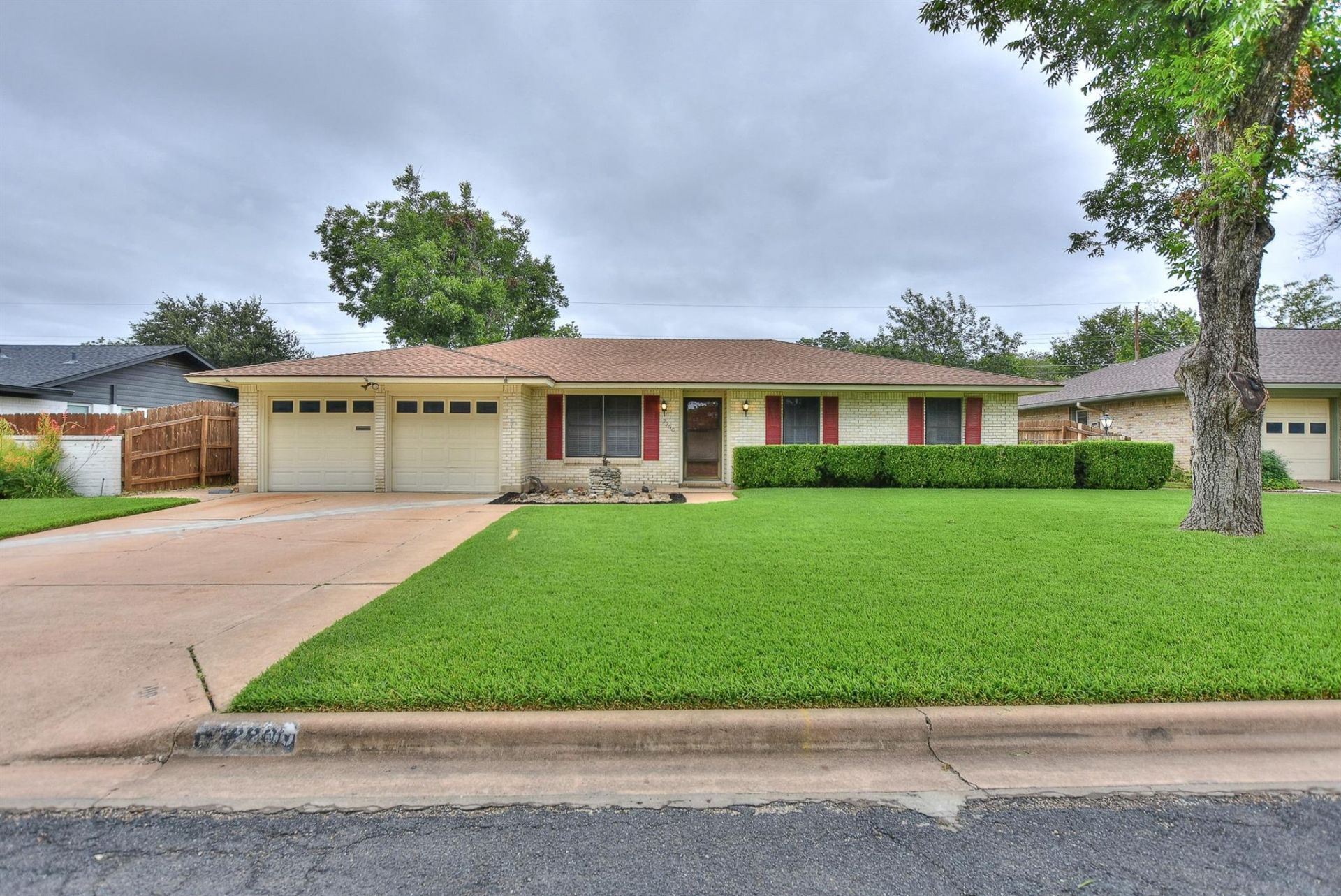2200 Kenbridge Dr, Austin, TX 78757 Main Photo