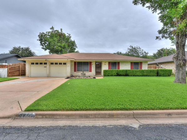 2200 Kenbridge DR, Austin, TX 78757