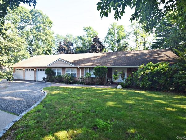 29 Ivy Hill Drive , Hauppauge, NY 11787