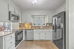 37 Jawol Drive photo 4