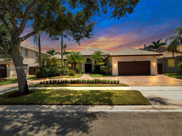 13746 NW 21st St , Pembroke Pines, FL 33028