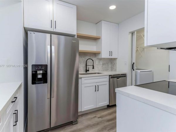 931 NE 199th St, Unit 201-22, Miami, FL 33179