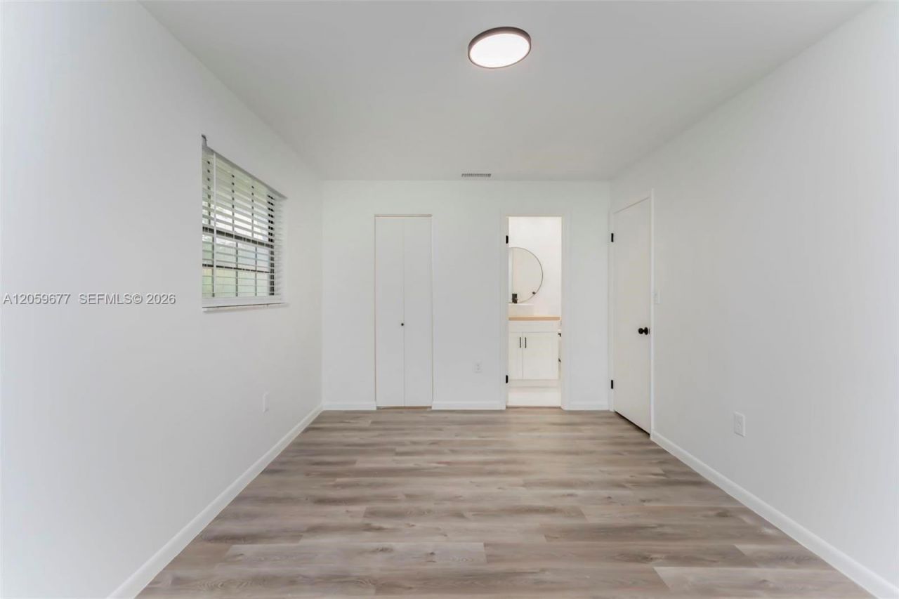 931 NE 199th St, Unit 201-22, Miami, FL 33179 Photo