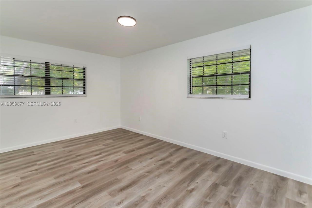 931 NE 199th St, Unit 201-22, Miami, FL 33179 Photo