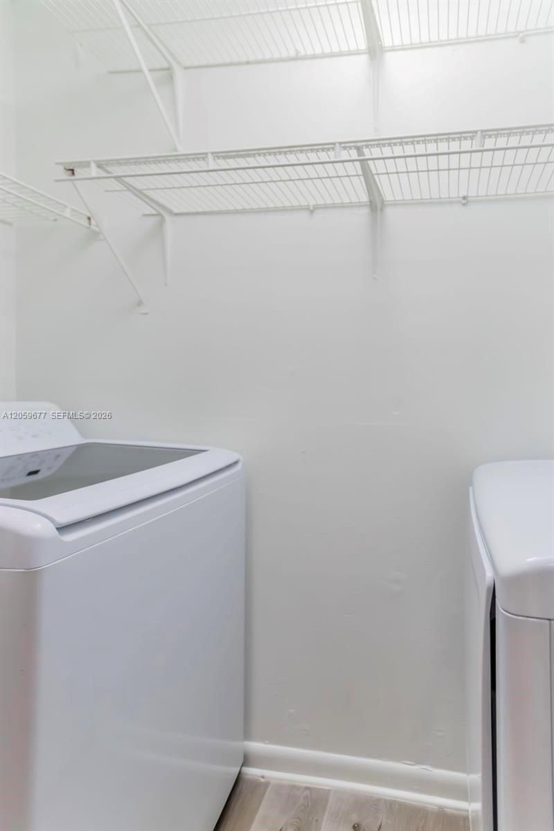 931 NE 199th St, Unit 201-22, Miami, FL 33179 Photo