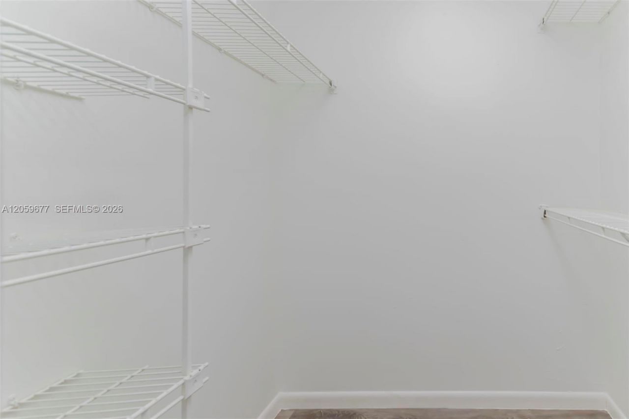 931 NE 199th St, Unit 201-22, Miami, FL 33179 Photo