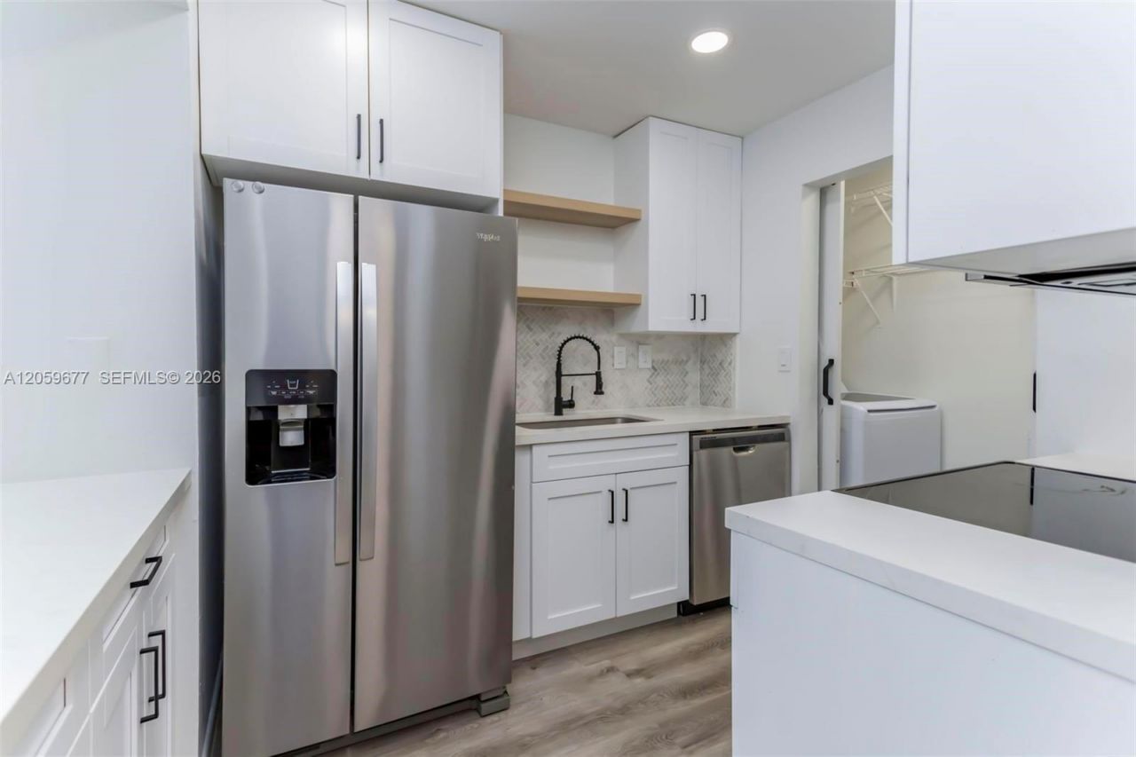931 NE 199th St, Unit 201-22, Miami, FL 33179 Photo
