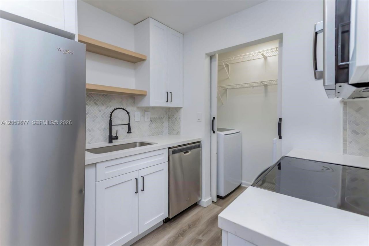 931 NE 199th St, Unit 201-22, Miami, FL 33179 Photo
