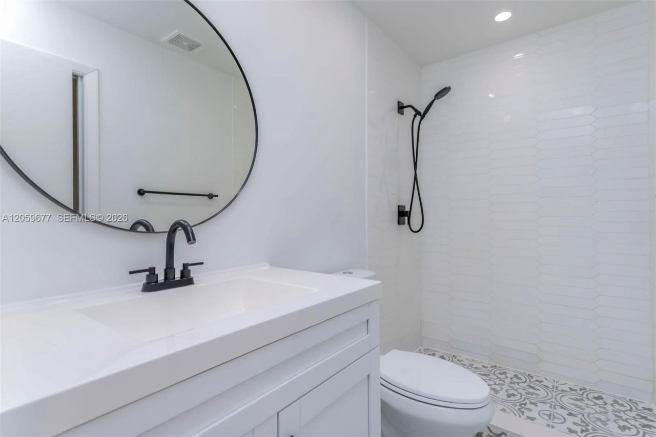 931 NE 199th St, Unit 201-22, Miami, FL 33179 Photo