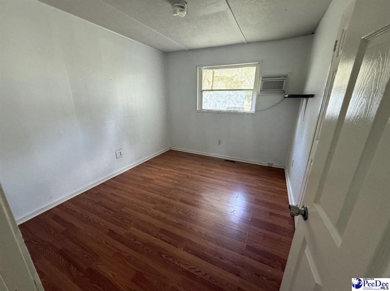 3103 Meadowbrook Dr. Photo 4