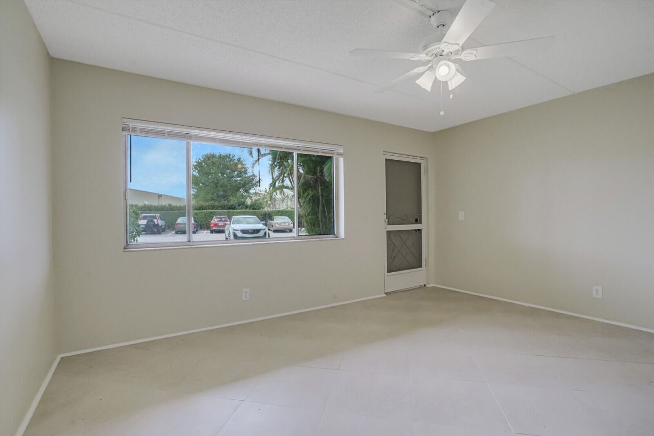 400 Village Green Circle W, Unit 105, Palm Springs, FL 33461 Photo