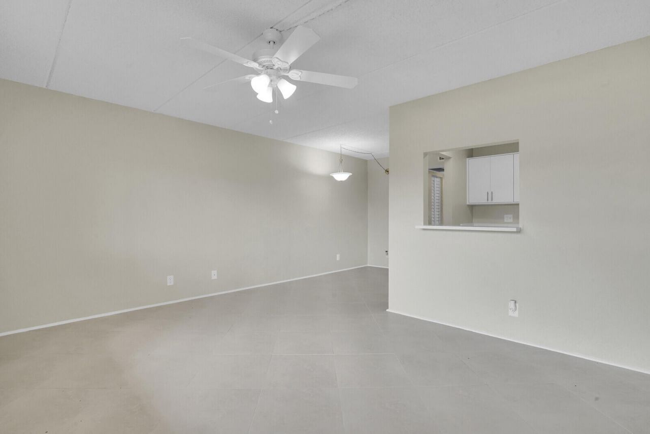 400 Village Green Circle W, Unit 105, Palm Springs, FL 33461 Photo