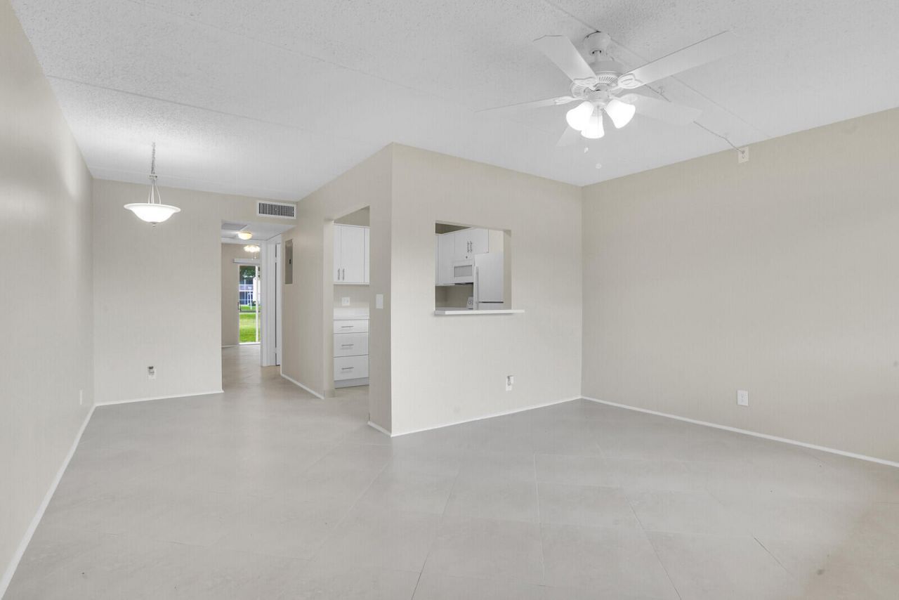 400 Village Green Circle W, Unit 105, Palm Springs, FL 33461 Photo