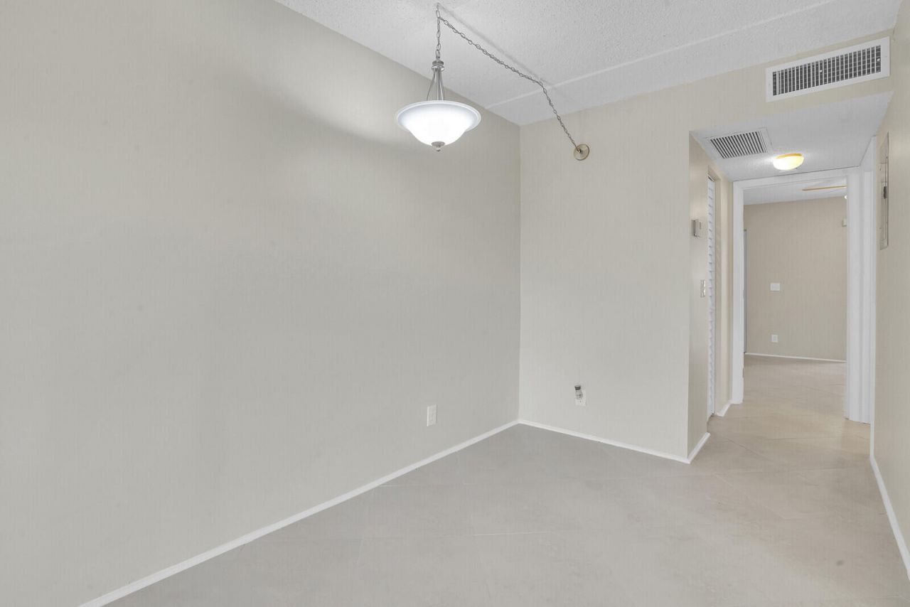 400 Village Green Circle W, Unit 105, Palm Springs, FL 33461 Photo