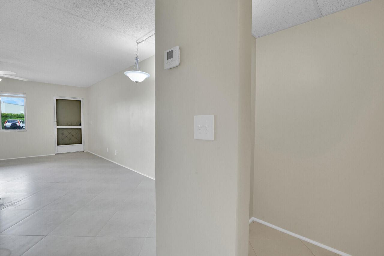 400 Village Green Circle W, Unit 105, Palm Springs, FL 33461 Photo