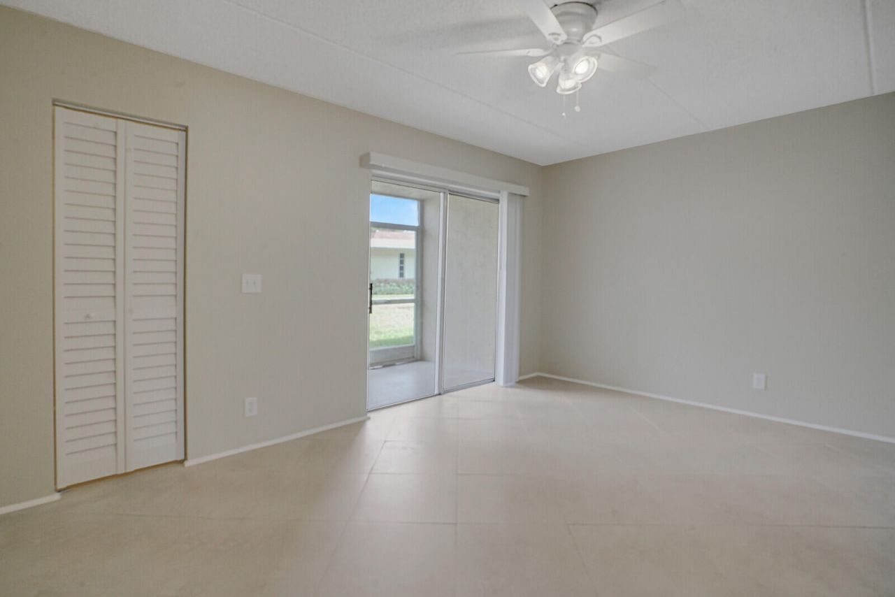 400 Village Green Circle W, Unit 105, Palm Springs, FL 33461 Photo