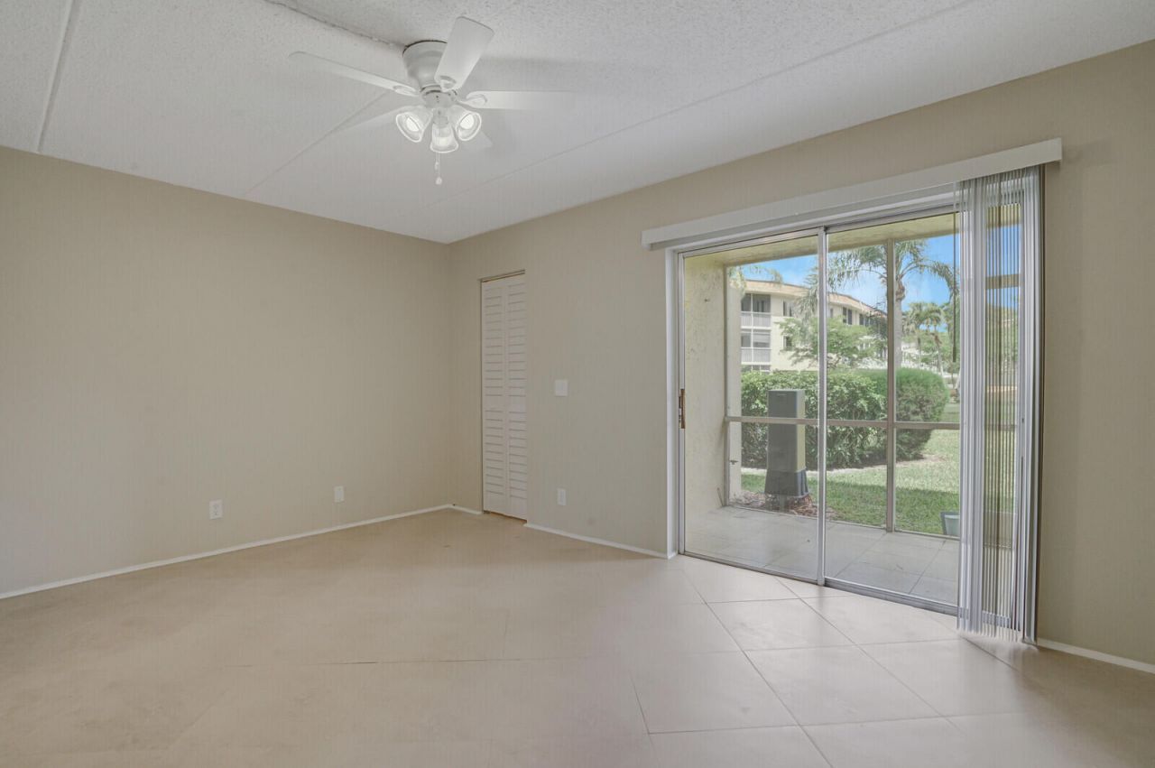400 Village Green Circle W, Unit 105, Palm Springs, FL 33461 Photo