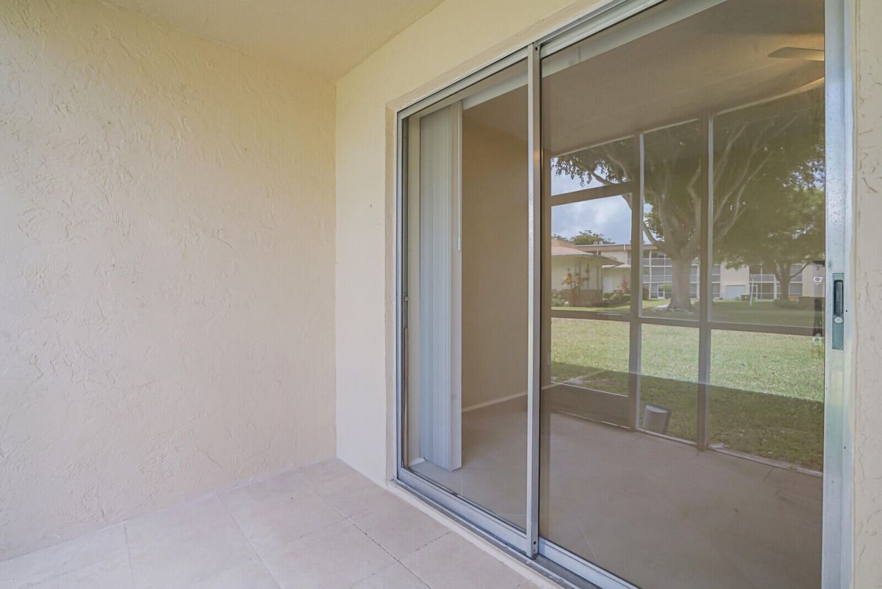 400 Village Green Circle W, Unit 105, Palm Springs, FL 33461 Photo