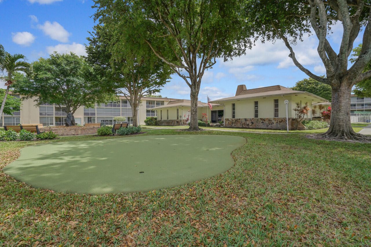 400 Village Green Circle W, Unit 105, Palm Springs, FL 33461 Photo