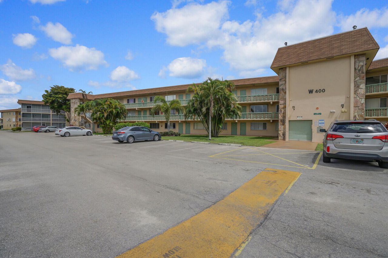 400 Village Green Circle W, Unit 105, Palm Springs, FL 33461 Photo