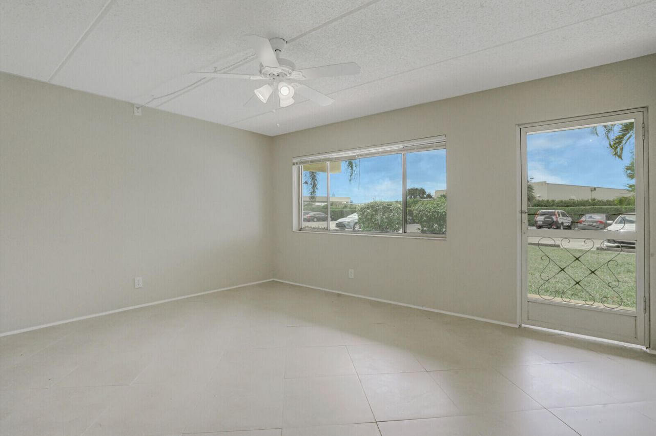 400 Village Green Circle W, Unit 105, Palm Springs, FL 33461 Photo