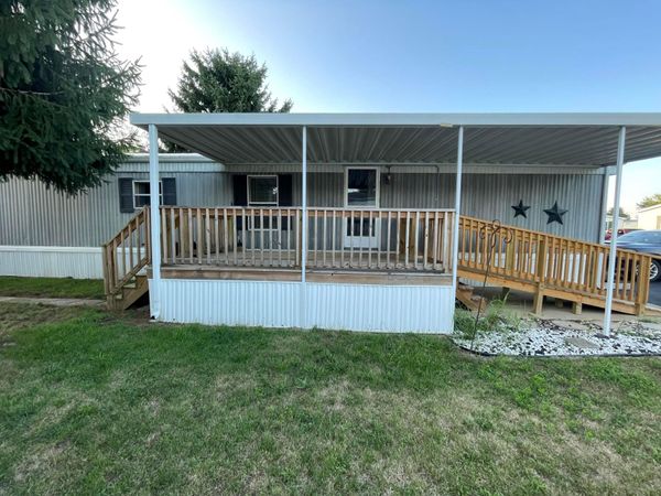 143 Oak Manor, South Bloomfield, OH 43103
