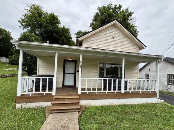 107 E 13th St , Columbia, TN 38401