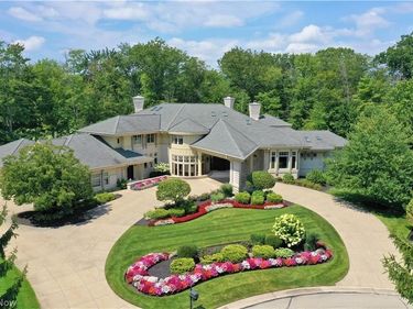 735 Hardwick Drive, Aurora, OH 44202