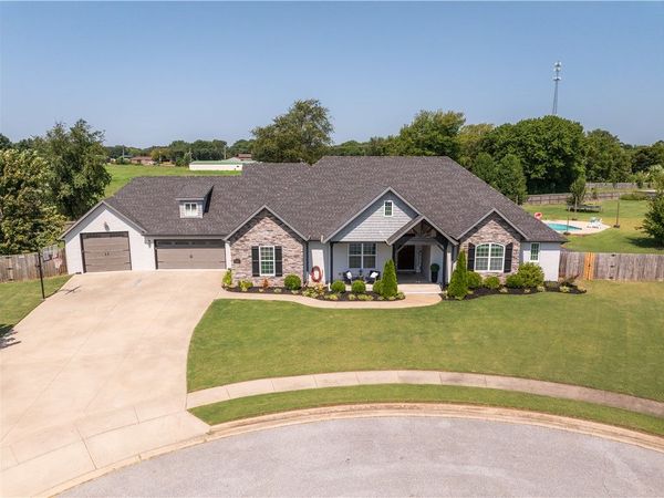 509 Waterfalls Court , Farmington, AR 72730