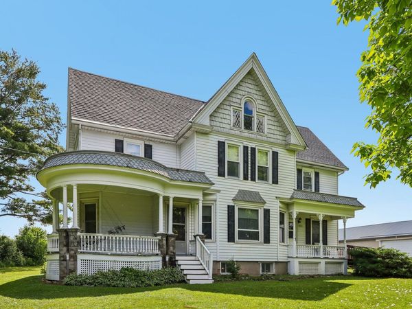3226 Jackson Dr, Jackson, WI 53037