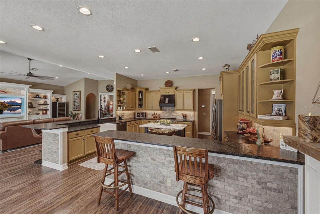 37405 Highridge Drive, Dade City, FL 33525 Photo