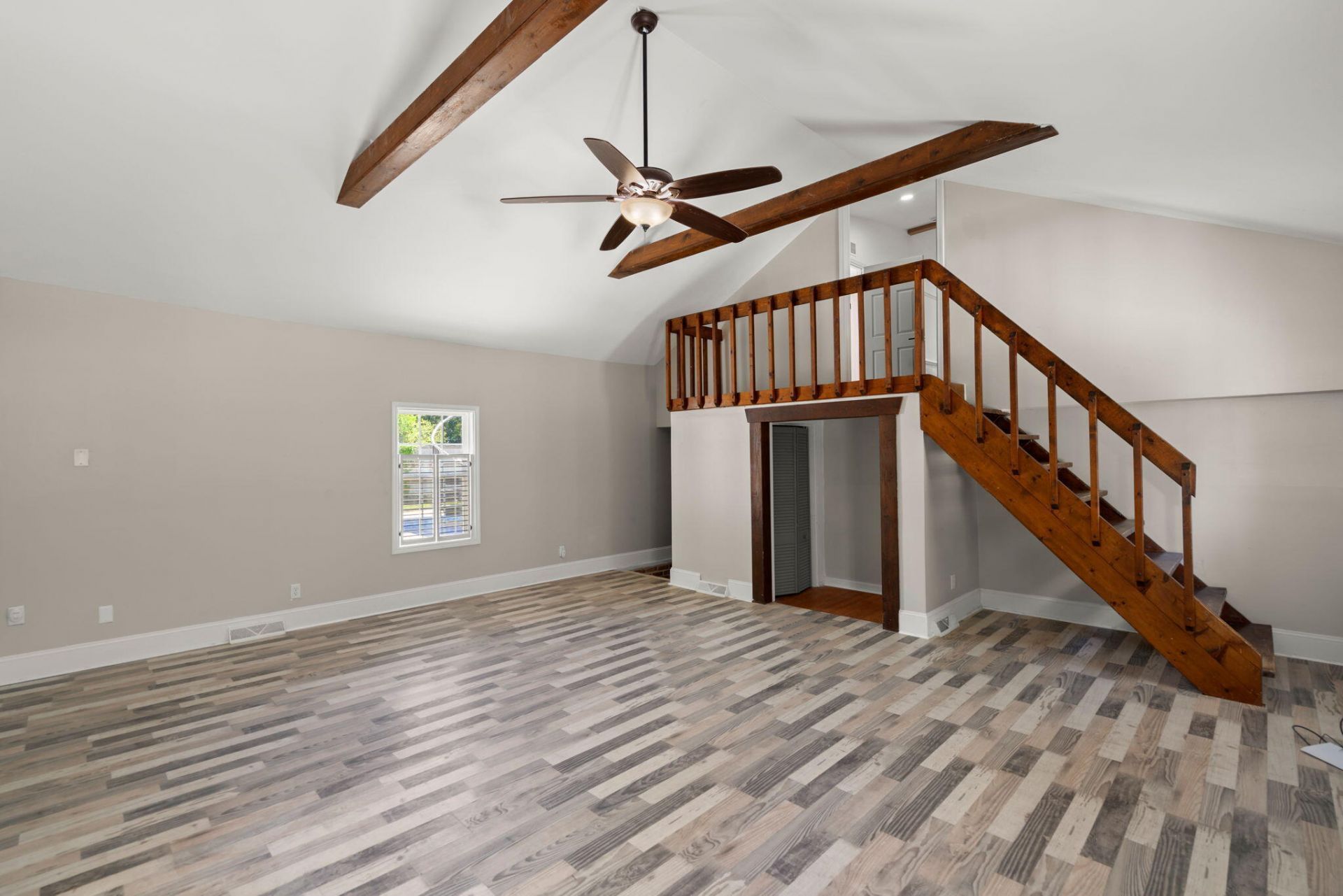 101 Lake Drive Photo 17