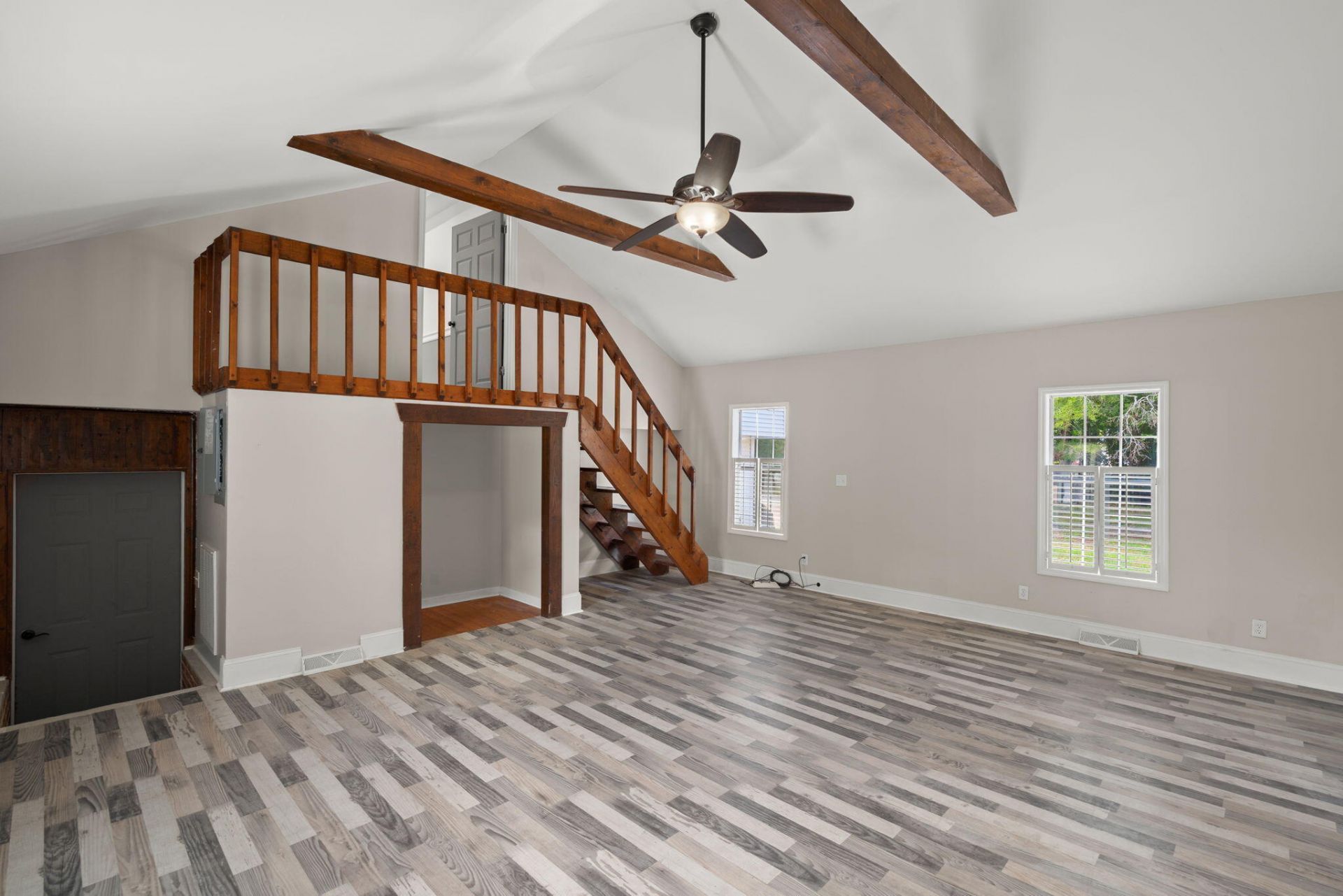 101 Lake Drive Photo 18