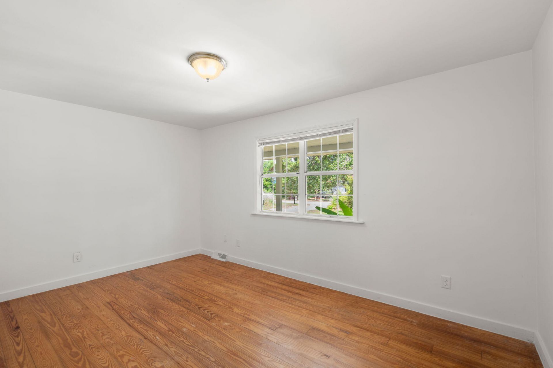 101 Lake Drive Photo 23