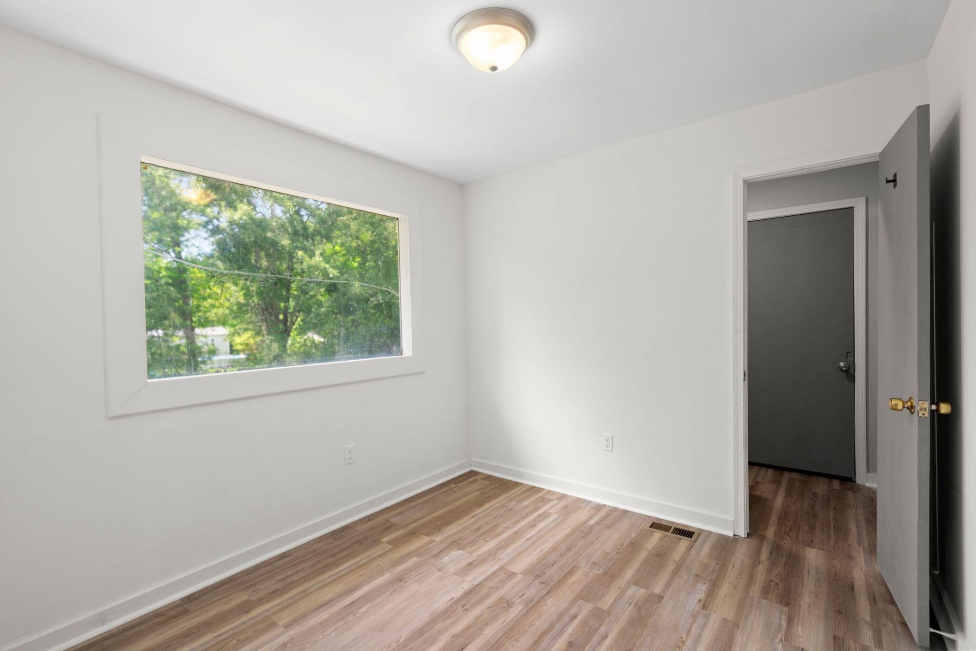 101 Lake Drive Photo 30