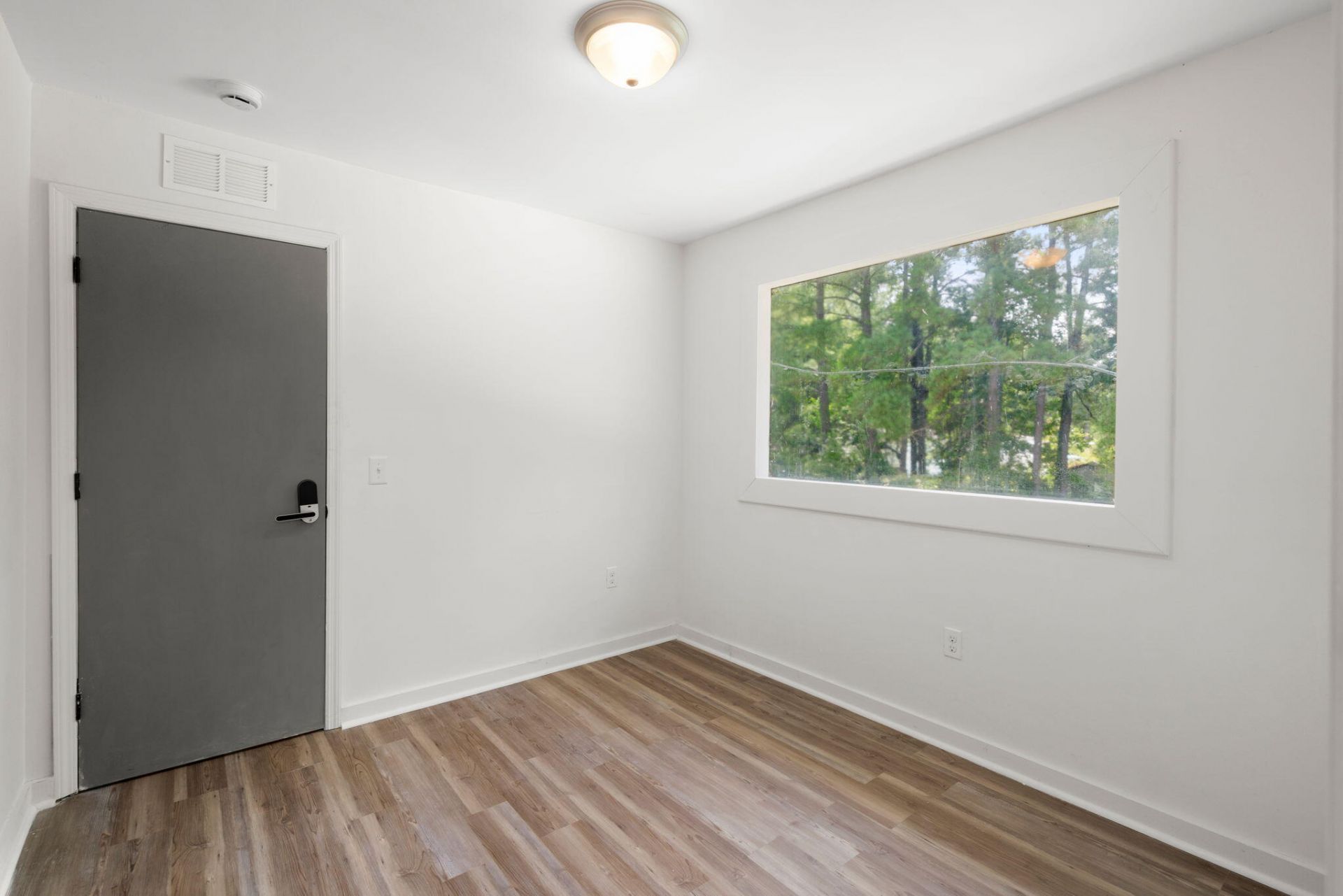 101 Lake Drive Photo 32