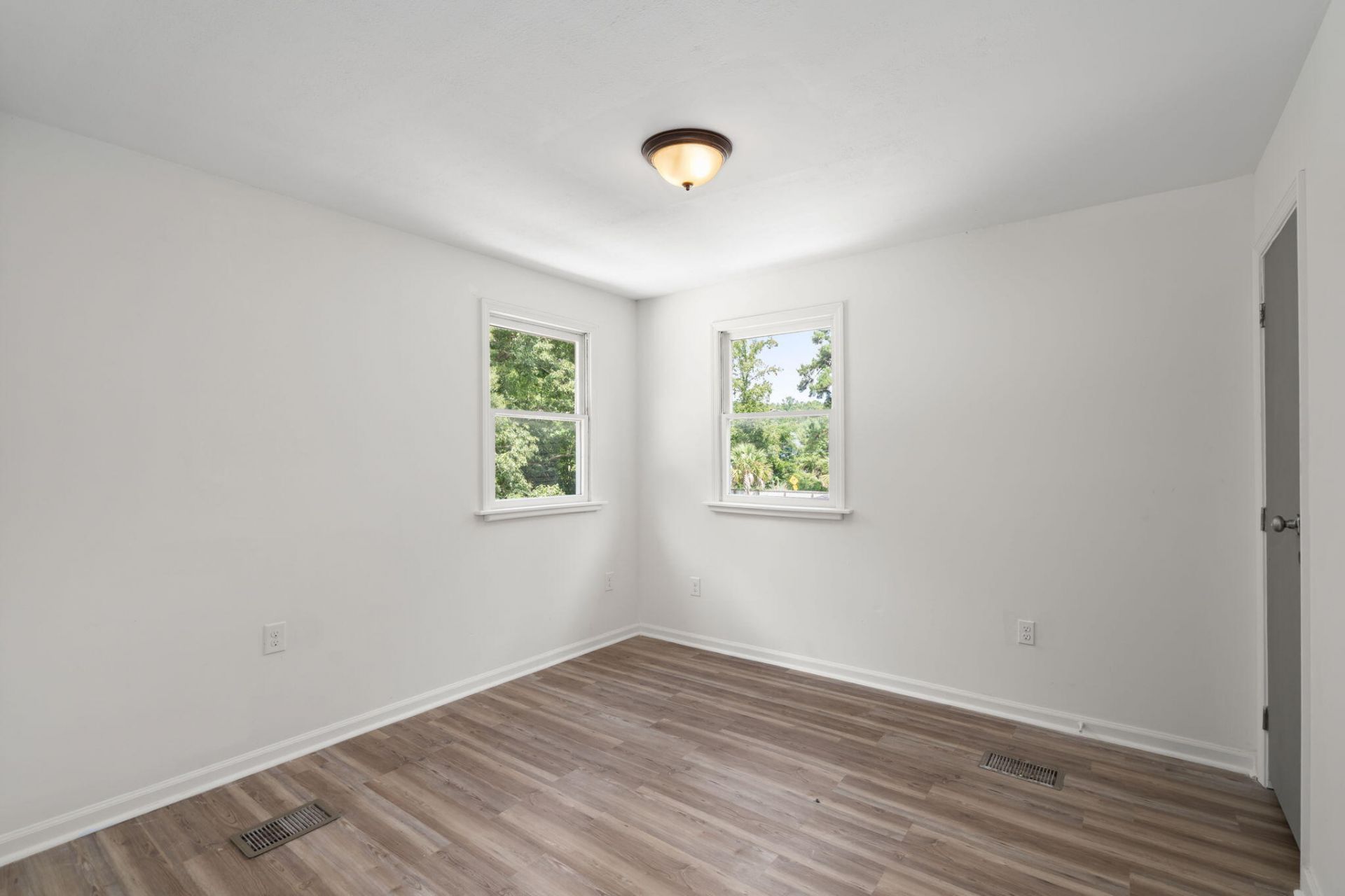 101 Lake Drive Photo 33