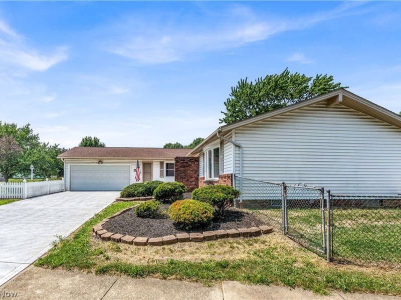 13574 Delaware Drive, Middleburg Heights, OH 44130 Photo 2