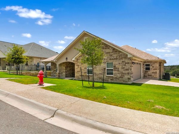 2007 Valencia Drive N, Kerrville, TX 78028